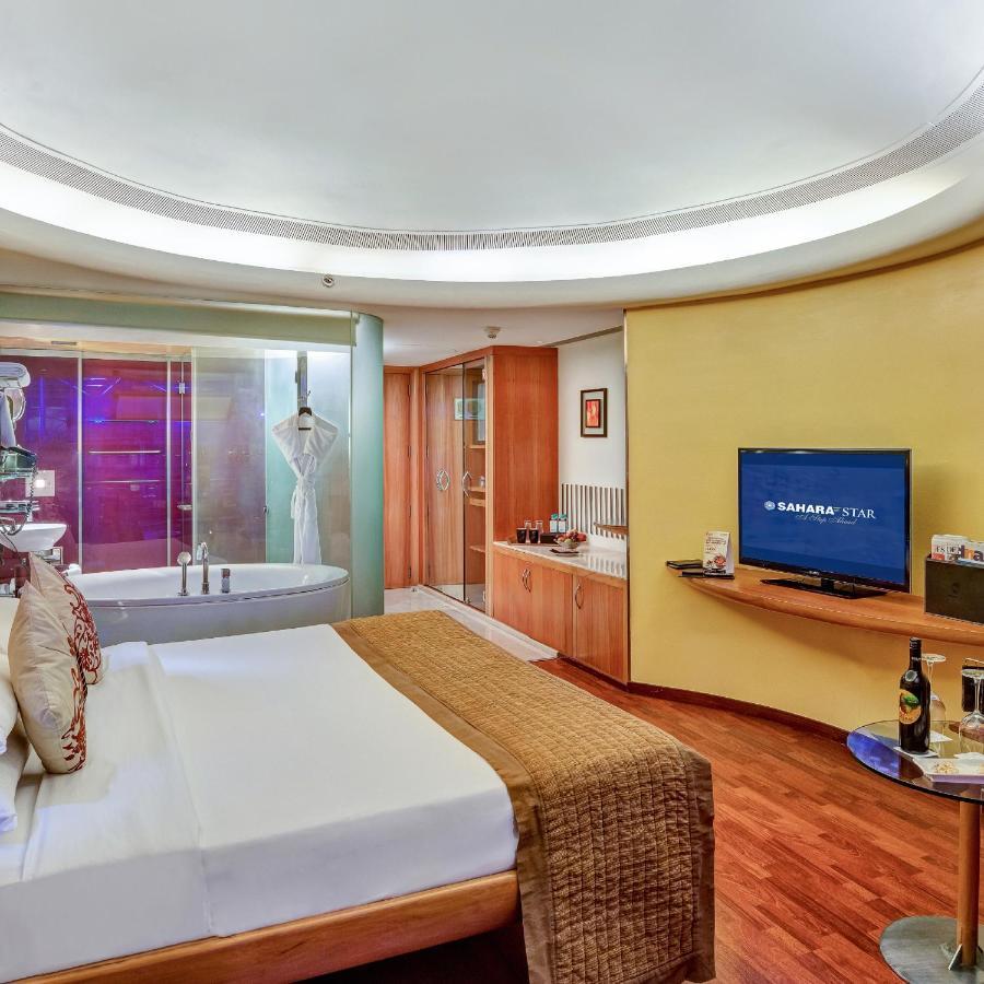 Hotel Sahara Star Mumbai Kültér fotó A room at the Taj Bengal