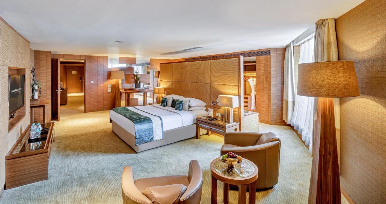 Hotel Sahara Star Mumbai Kültér fotó Suite at the Fairmont