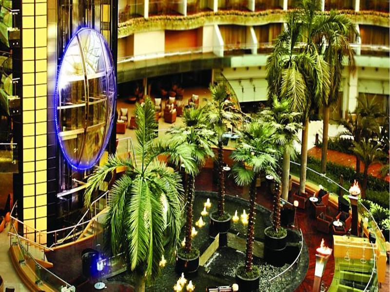 Hotel Sahara Star Mumbai Kültér fotó The interior of the hotel