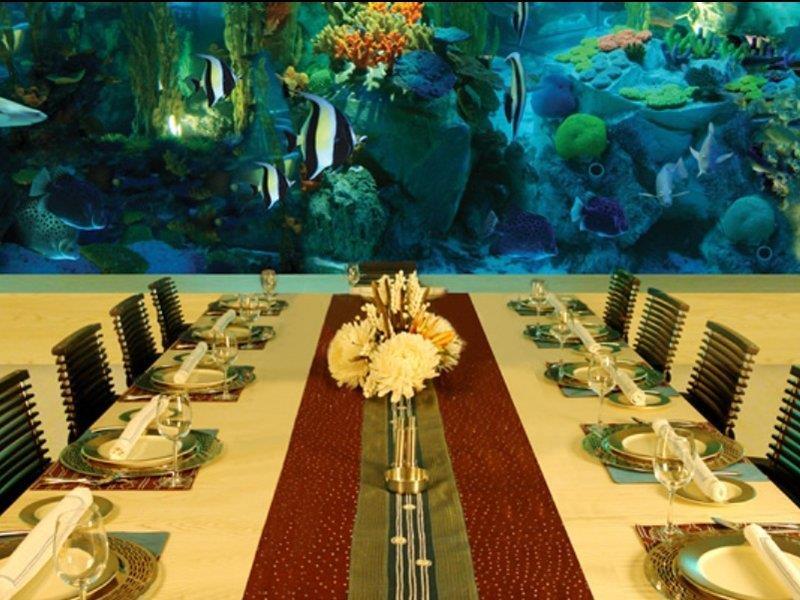 Hotel Sahara Star Mumbai Étterem fotó The Lost Chambers Aquarium