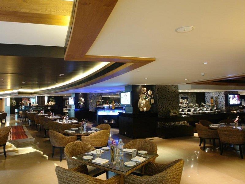 Hotel Sahara Star Mumbai Kültér fotó The interior of the hotel