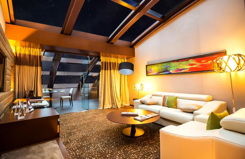 Hotel Sahara Star Mumbai Kültér fotó A suite at the hotel