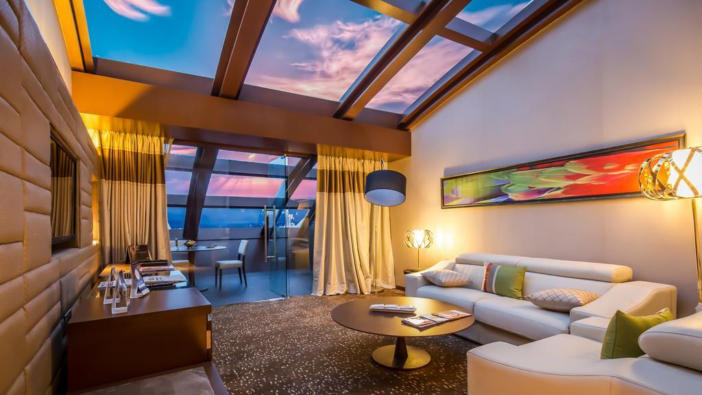 Hotel Sahara Star Mumbai Kültér fotó Skylight Suite