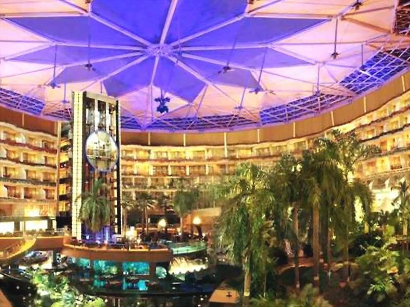 Hotel Sahara Star Mumbai Kültér fotó The interior of the hotel