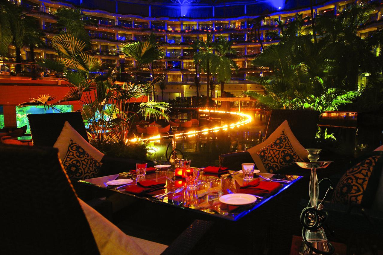 Hotel Sahara Star Mumbai Kültér fotó The Royal Mirage Hotel