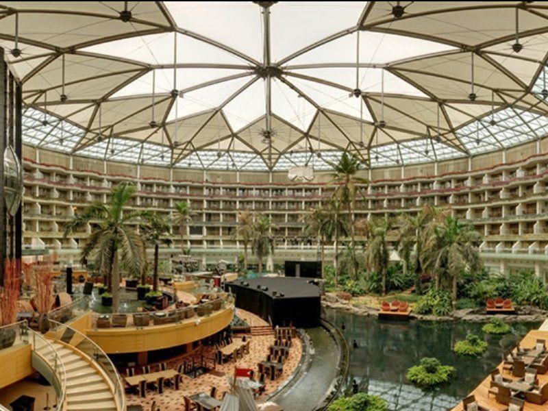 Hotel Sahara Star Mumbai Kültér fotó The interior of the hotel