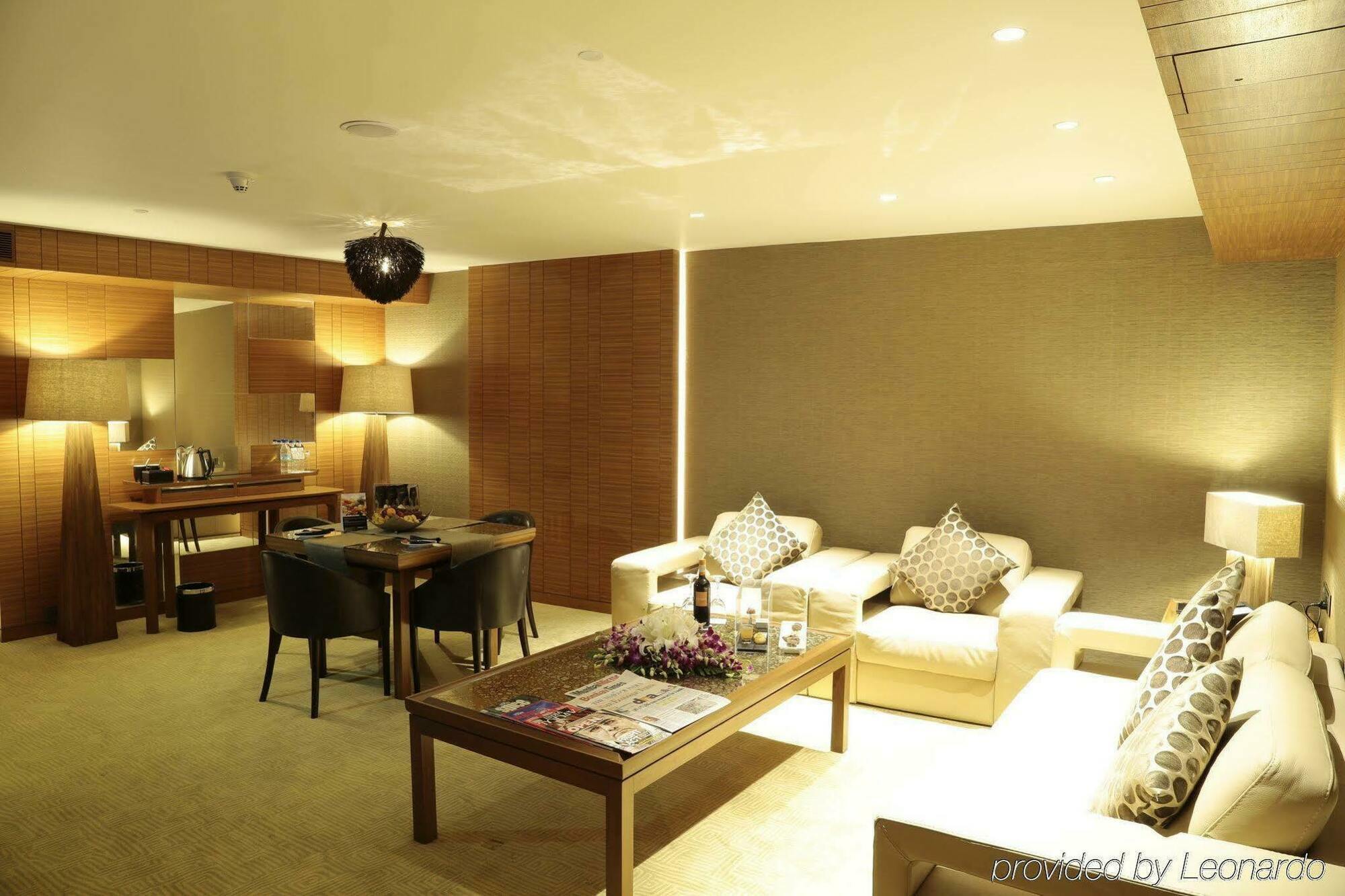 Hotel Sahara Star Mumbai Kültér fotó A suite at the hotel