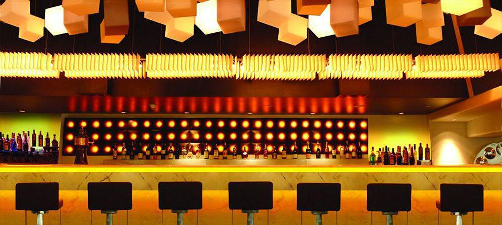 Hotel Sahara Star Mumbai Étterem fotó The bar at the Mandarin Oriental, Munich